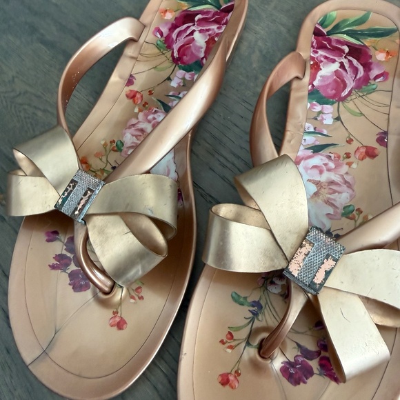 Ted Baker London Susie P Bow Jelly Flip-Flops in Pink Metallic Floral size 9W/40 - Picture 8 of 9
